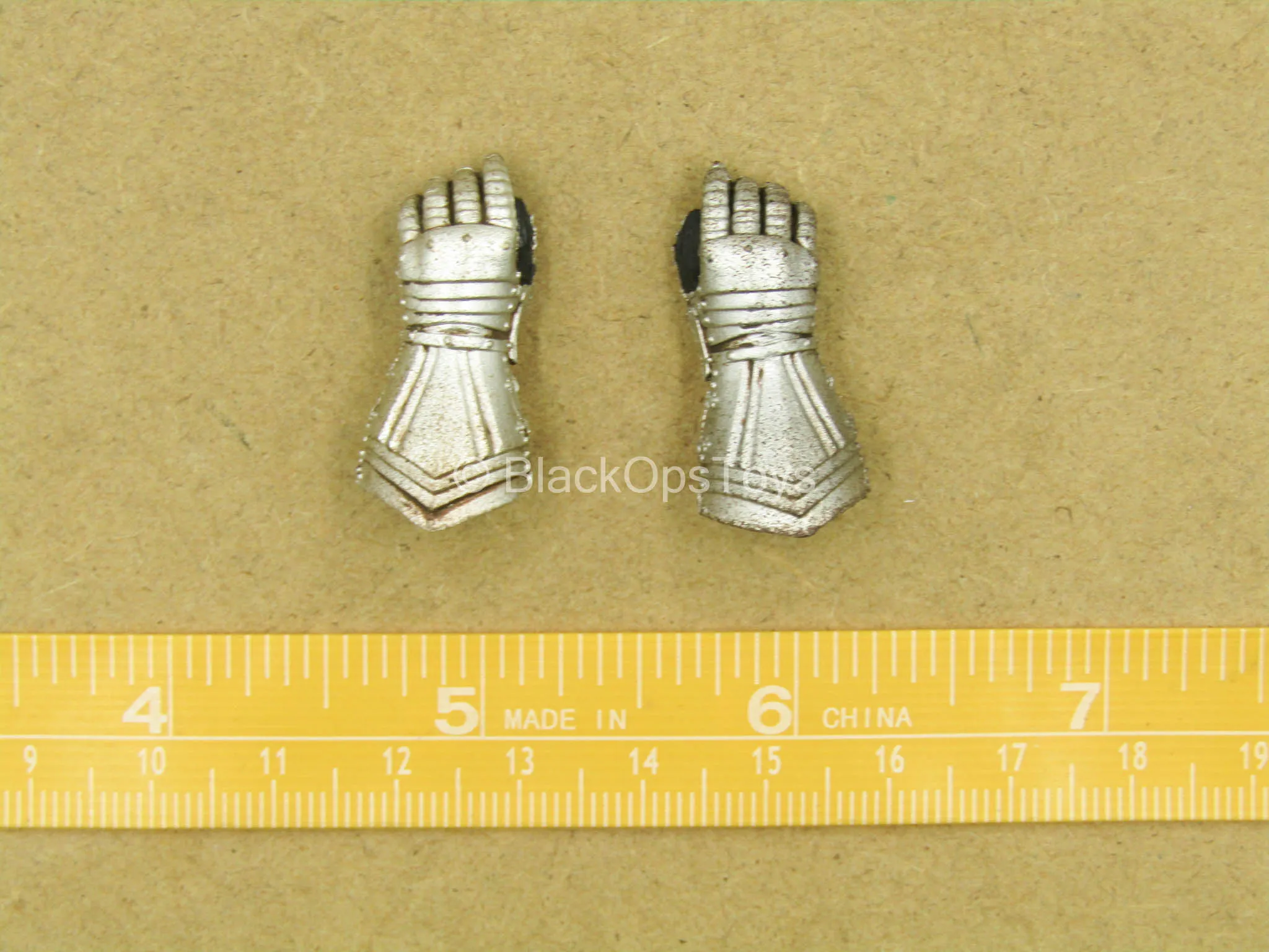 1/12 - Bodyguard Knights - Pair of Armored Hands