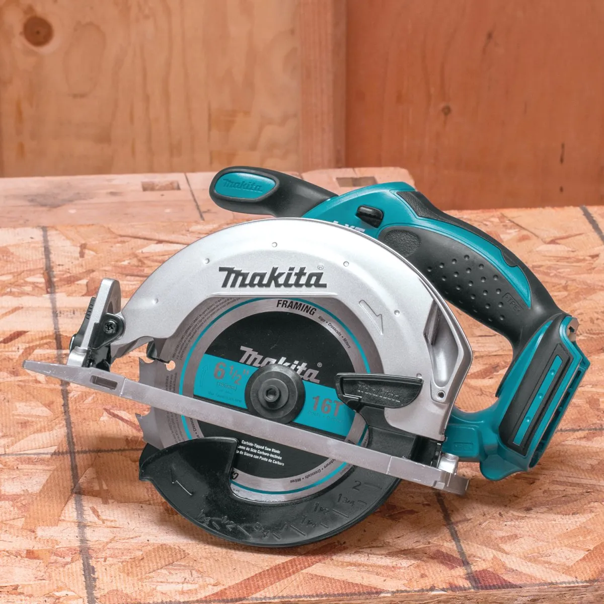 18V LXT® Lithium‑Ion Cordless 6‑1/2" Circular Saw