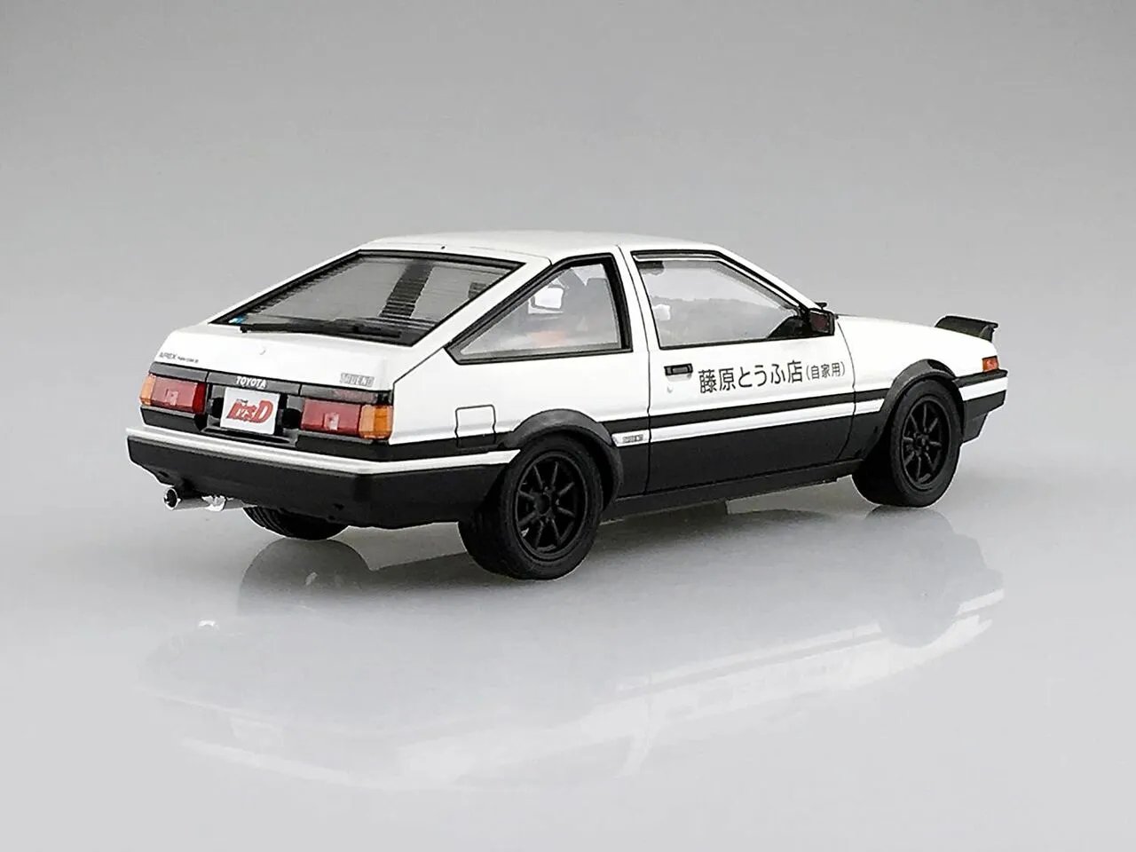 Aoshima 1/24 Initial D #01 Takumi Fujiwara Toyota AE86 Trueno (Project D Ver.) Model Kit