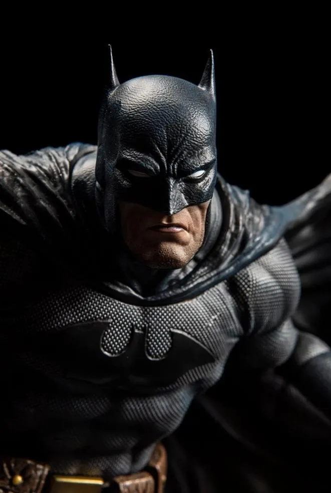 Batman HUSH 1/6 Scale Statue