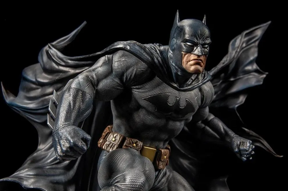 Batman HUSH 1/6 Scale Statue