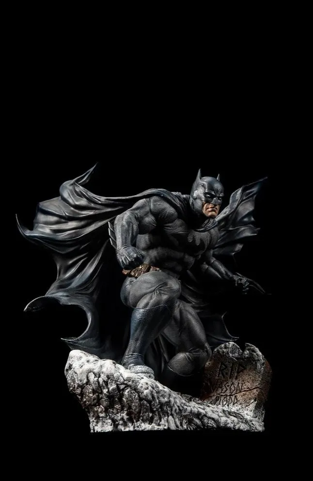 Batman HUSH 1/6 Scale Statue