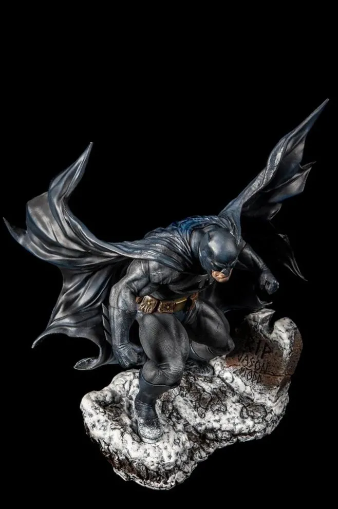 Batman HUSH 1/6 Scale Statue